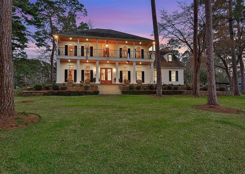 1st image of 15724 Lakeway Drive