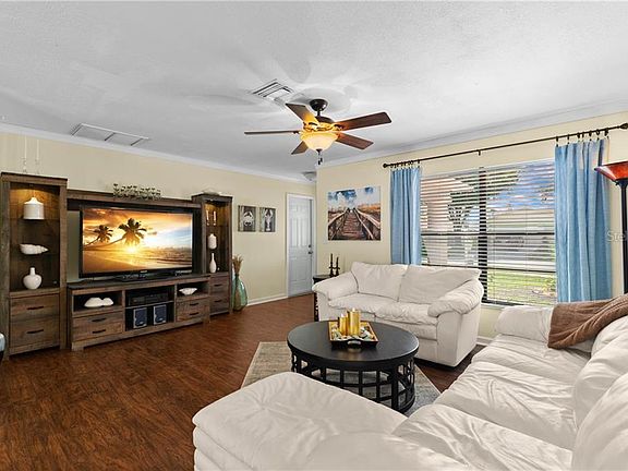 5th image of 109 Peacock Cir