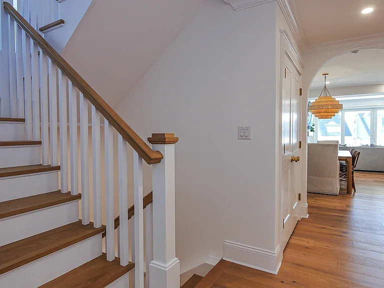 106 N Derby Ave — Photo 16