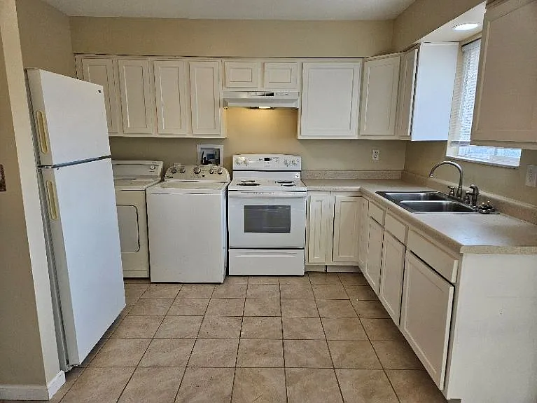 Building Photo - 4504 Wayne Meadows Cir #4504