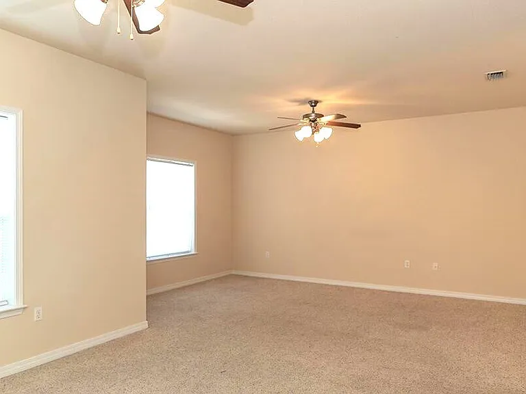 1469 Bentley Cir — Photo 15