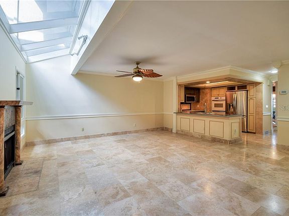 3rd image of 1124 Washington Ave #8