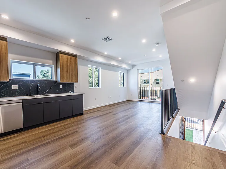 5508 3/4 Barton Ave — Photo 4