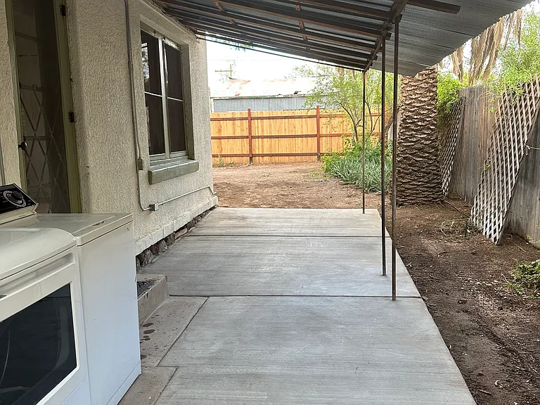 631 E Helen St — Photo 15