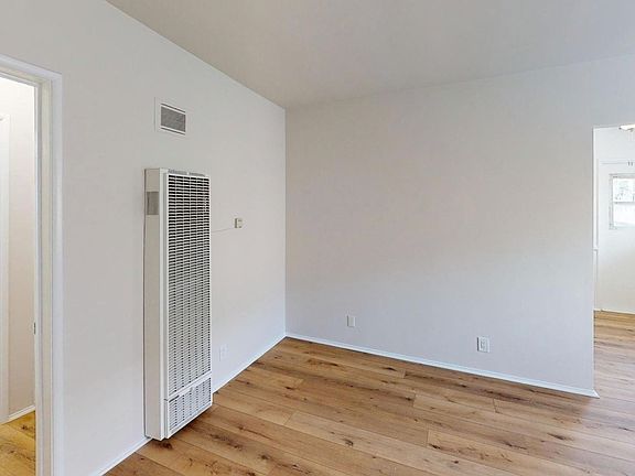 4th image of 2335-37 Montrose Ave #A