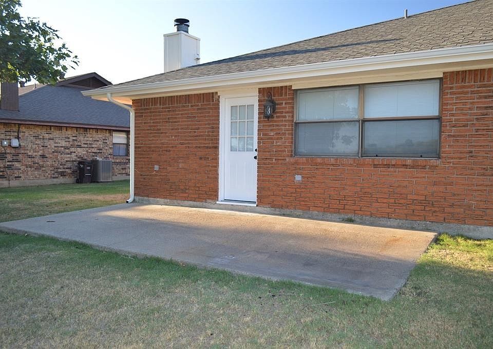 1st image of 8828 Sandcastle Ct APT A