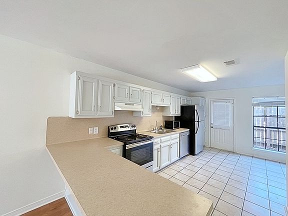 2nd image of 2293 Hollydale Ave APT 4C