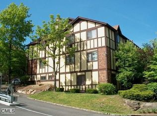 31 Canterbury Rd, Bridgeport, CT 06606