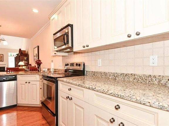 3rd image of 4094 Baylor St