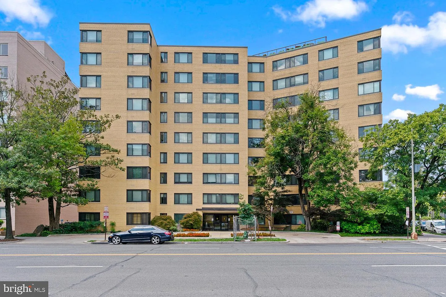 5410 Connecticut Ave NW APT 817 photo 1