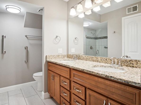 5121 Hollow Wood Ct APT D, Saint Louis, MO 63128