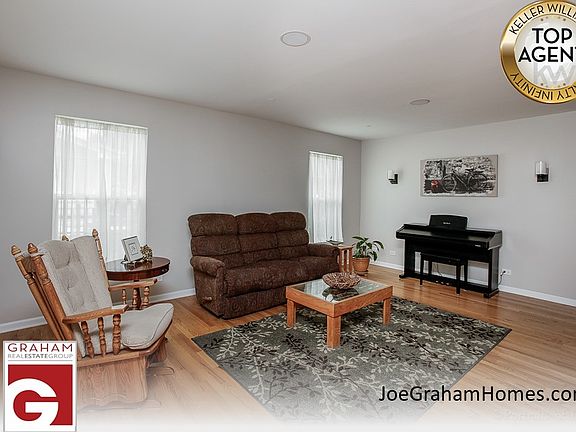 3rd image of 22W404 Ironwood Dr