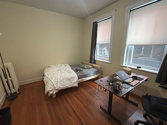 3rd image of 55 Linden St APT 4