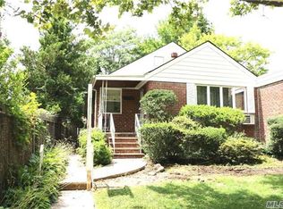 58-34 E Hampton Blvd, Flushing, NY 11364