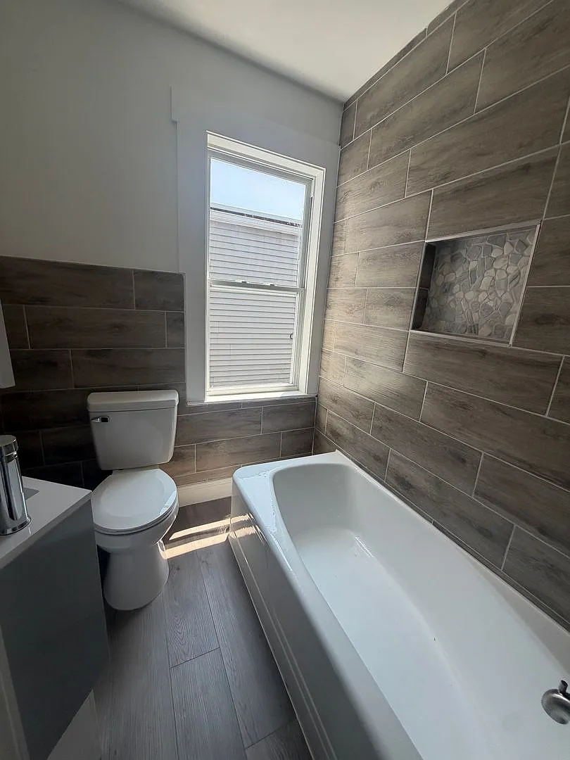 Fully Remodeled 4/5 Bedroom, 2 Bath Home Townhome in desirable West End Lancaster — Photo 3