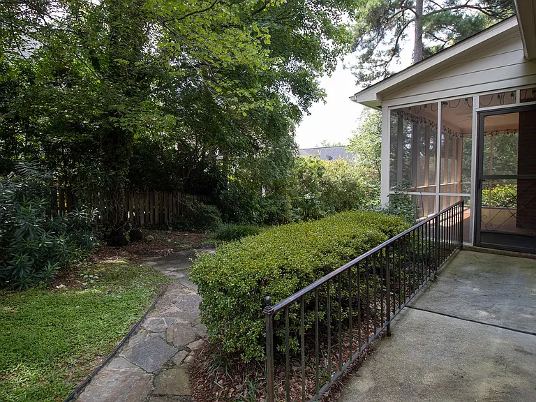 2220 Montclair Dr — Photo 36