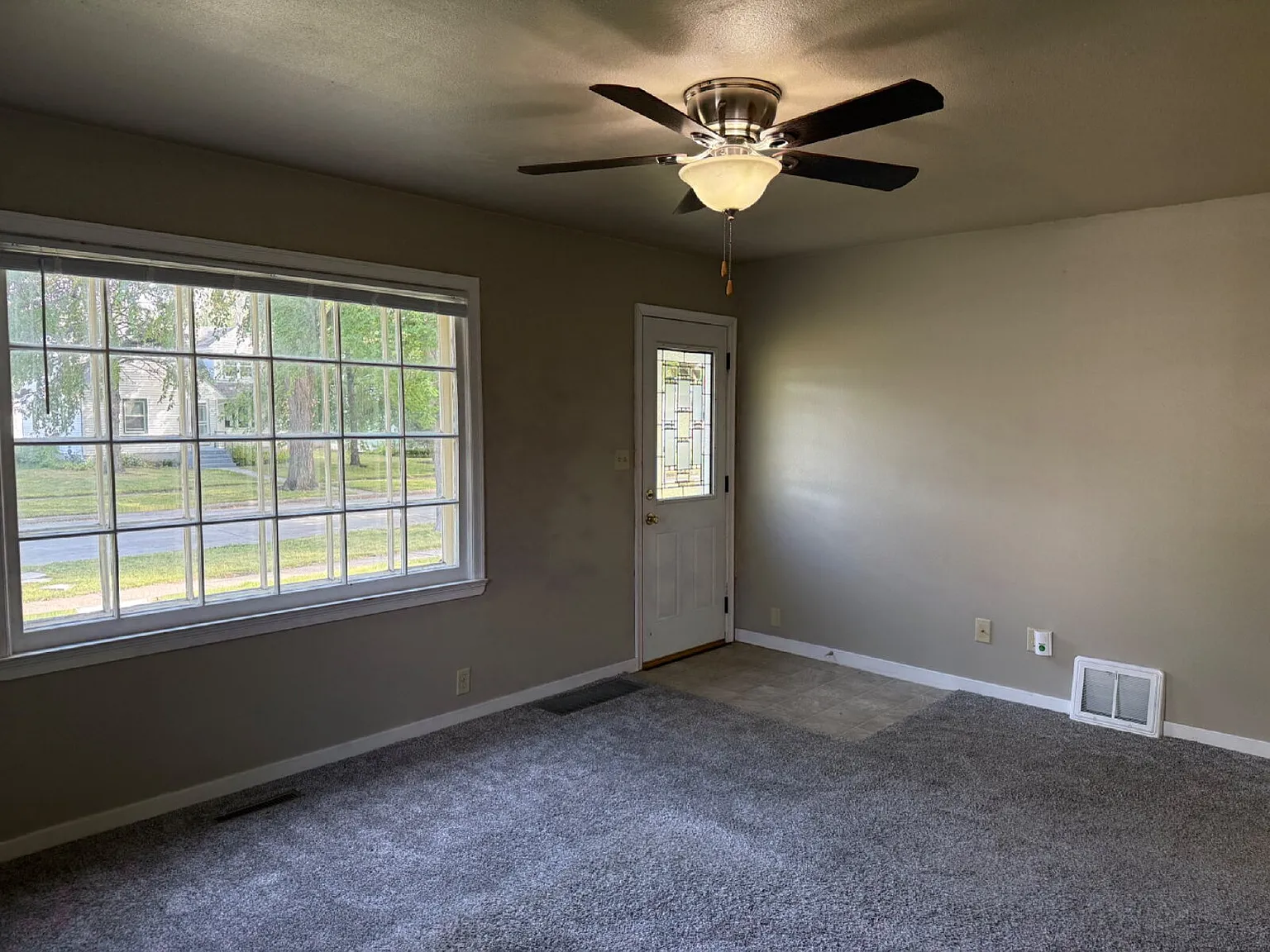 4 bed, 2.0 bath, $1,695 — Photo 3