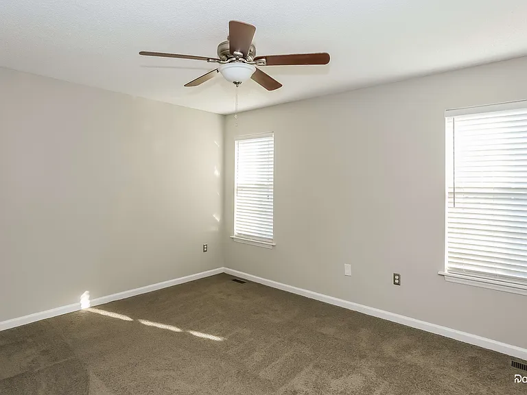 1018 Lauren Glen Dr — Photo 8