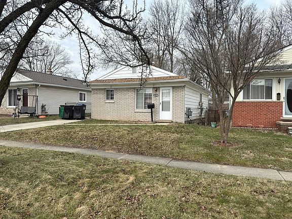 2nd image of 26744 Beverly Rd