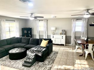 506 S 2nd St, Stockdale, TX 78160