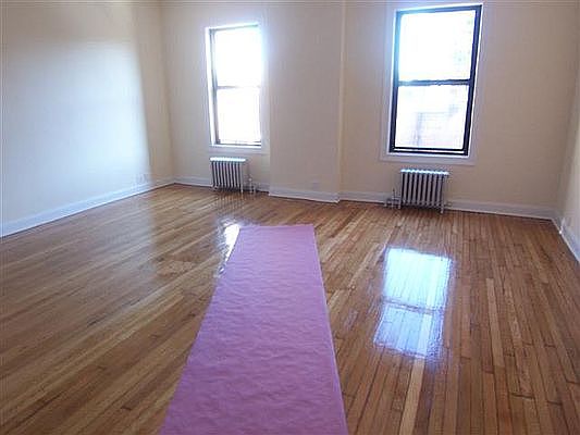 3rd image of 175 W 72nd St #12H