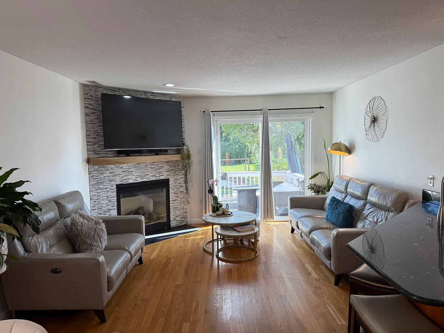 3 bed, 2.5 bath, 1444 sqft, $3,900 — Photo 3