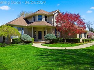 8488 Annette Ave, Grosse Ile, MI 48138