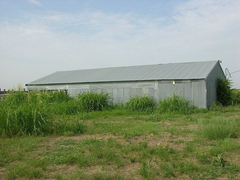 2nd image of 2303 4 Mile Rd