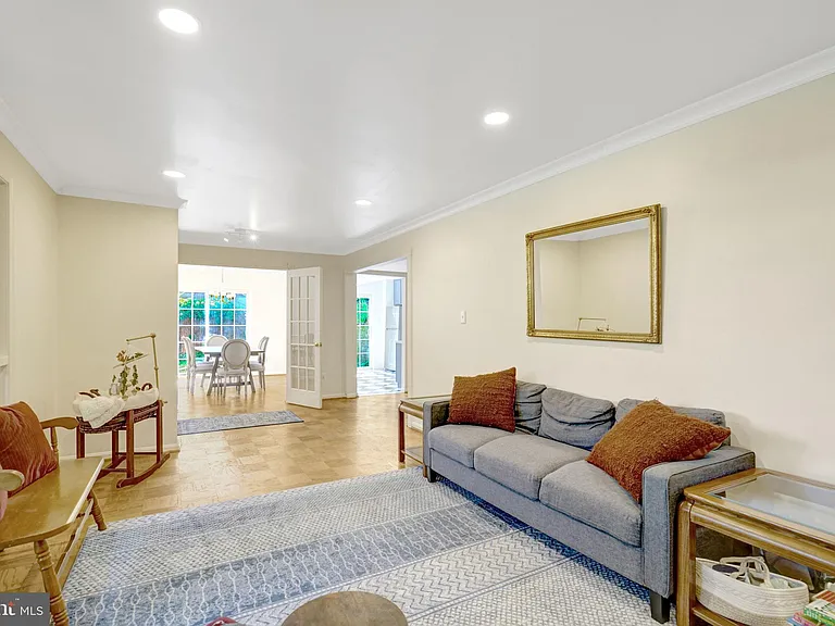 8527 Parliament Dr — Photo 16