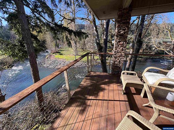 2nd image of 17616 Abiqua Rd NE