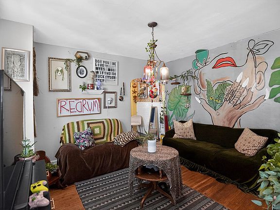 5th image of 401 Comly Ave
