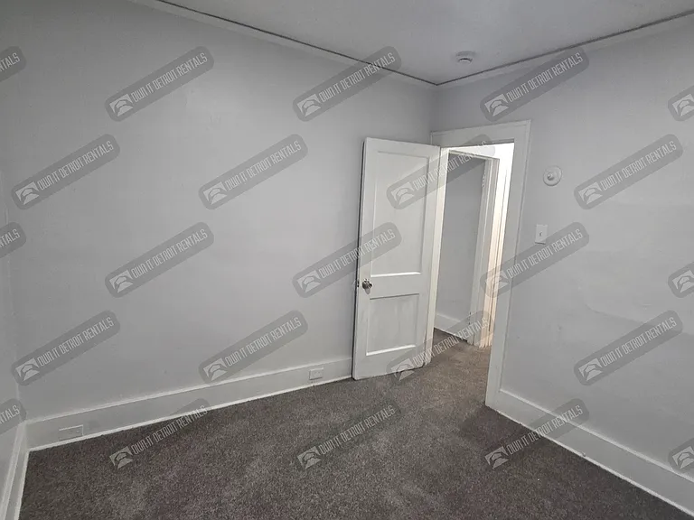 2500 Glendale St — Photo 12