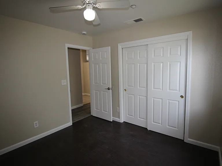 5325 N Rosalia Ave — Photo 12