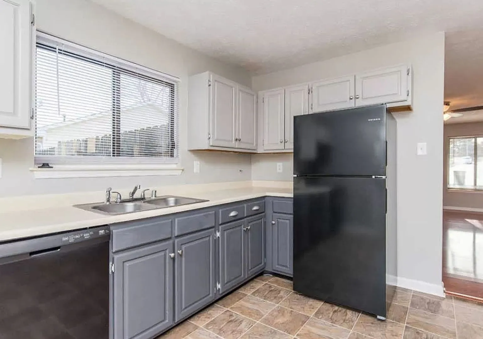 3 Bedroom, 2 Bath Single Family Home — Photo 2