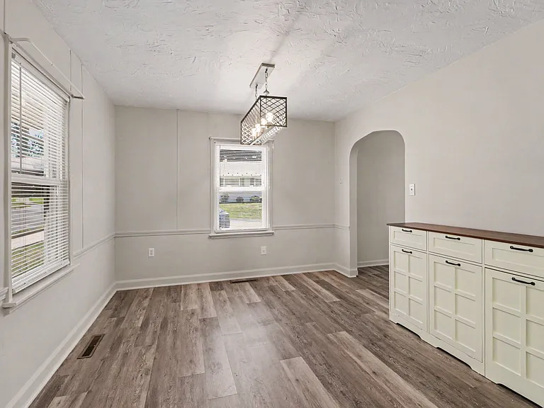105 Maple Dr — Photo 10