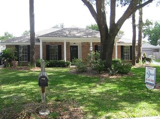 13826 Oakwood Ln, Sugar Land, TX 77498