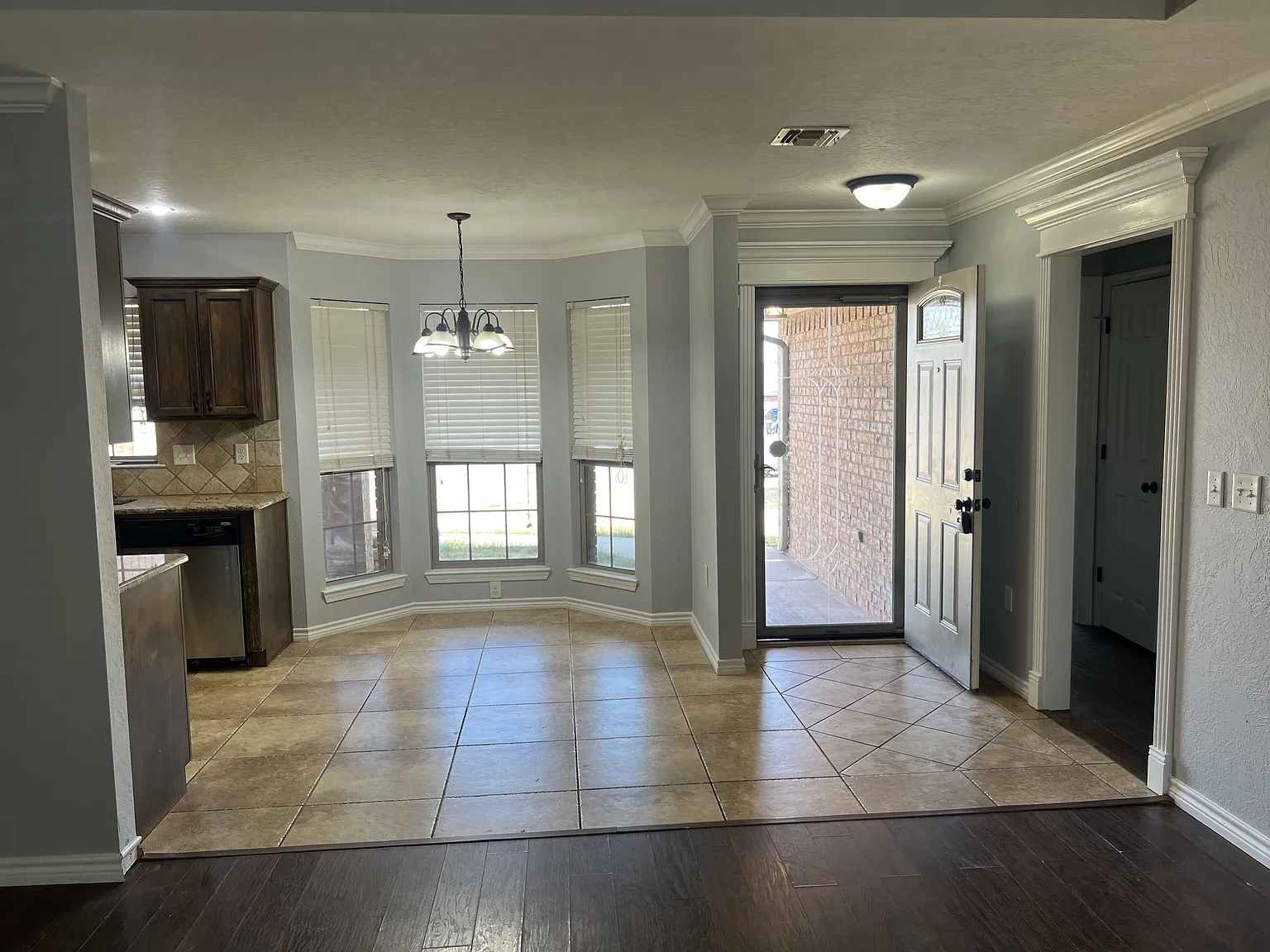 3 bed, 1400 sqft, $2,000 — Photo 3