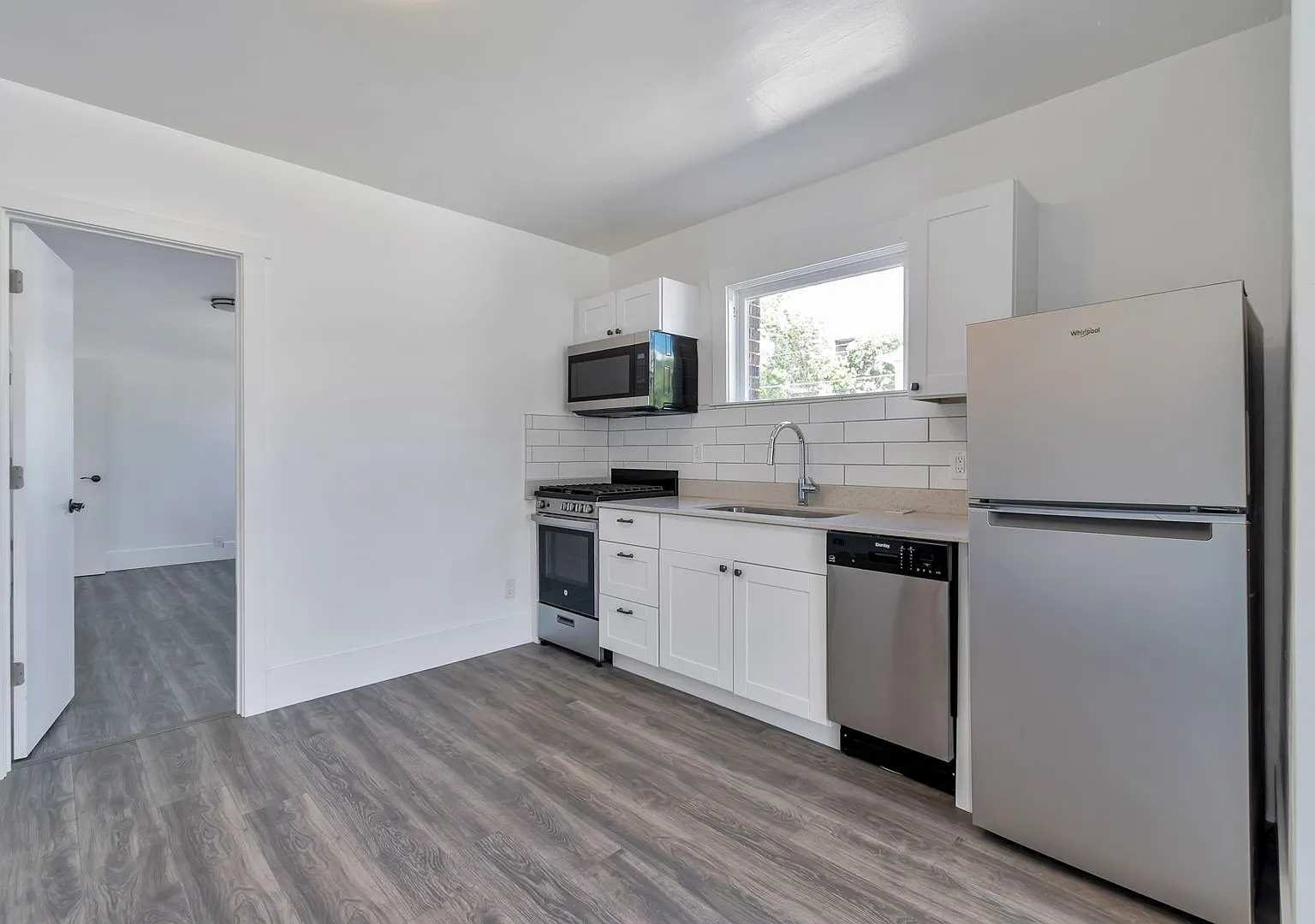 150 South Apartments — Photo 4