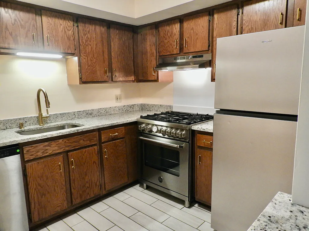 1 bed, 655 sqft, $1,700 — Photo 2