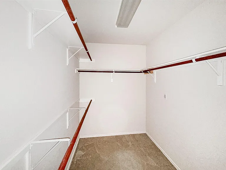 7810 Squirrel Hollow Dr — Photo 19