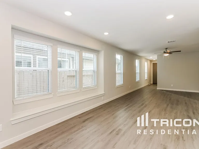Tricon Veranda — Photo 75