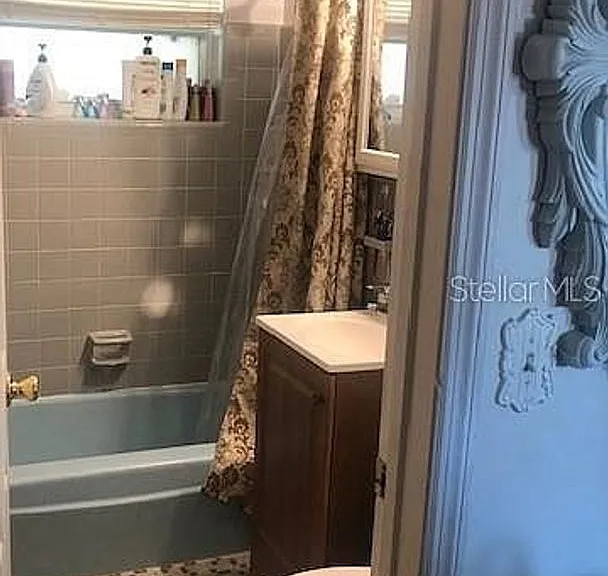 1371 N Normandy Blvd — Photo 4