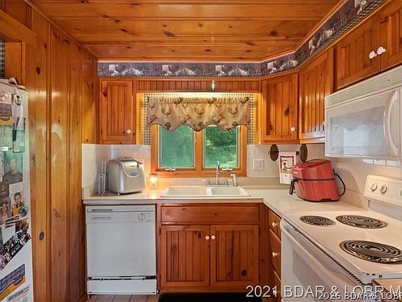 3rd image of 1218 Georgene Rd