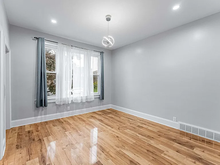 1330 Ridgeland Ave — Photo 4
