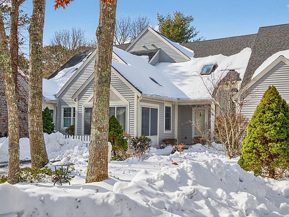 2nd image of 16 Gold Leaf Lane