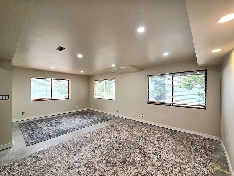 2211 NW Cascade Ave — Photo 3