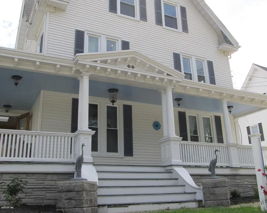 19 Grove Ave #3