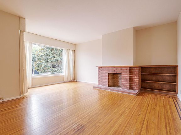 3rd image of 2631 Baker St #2631