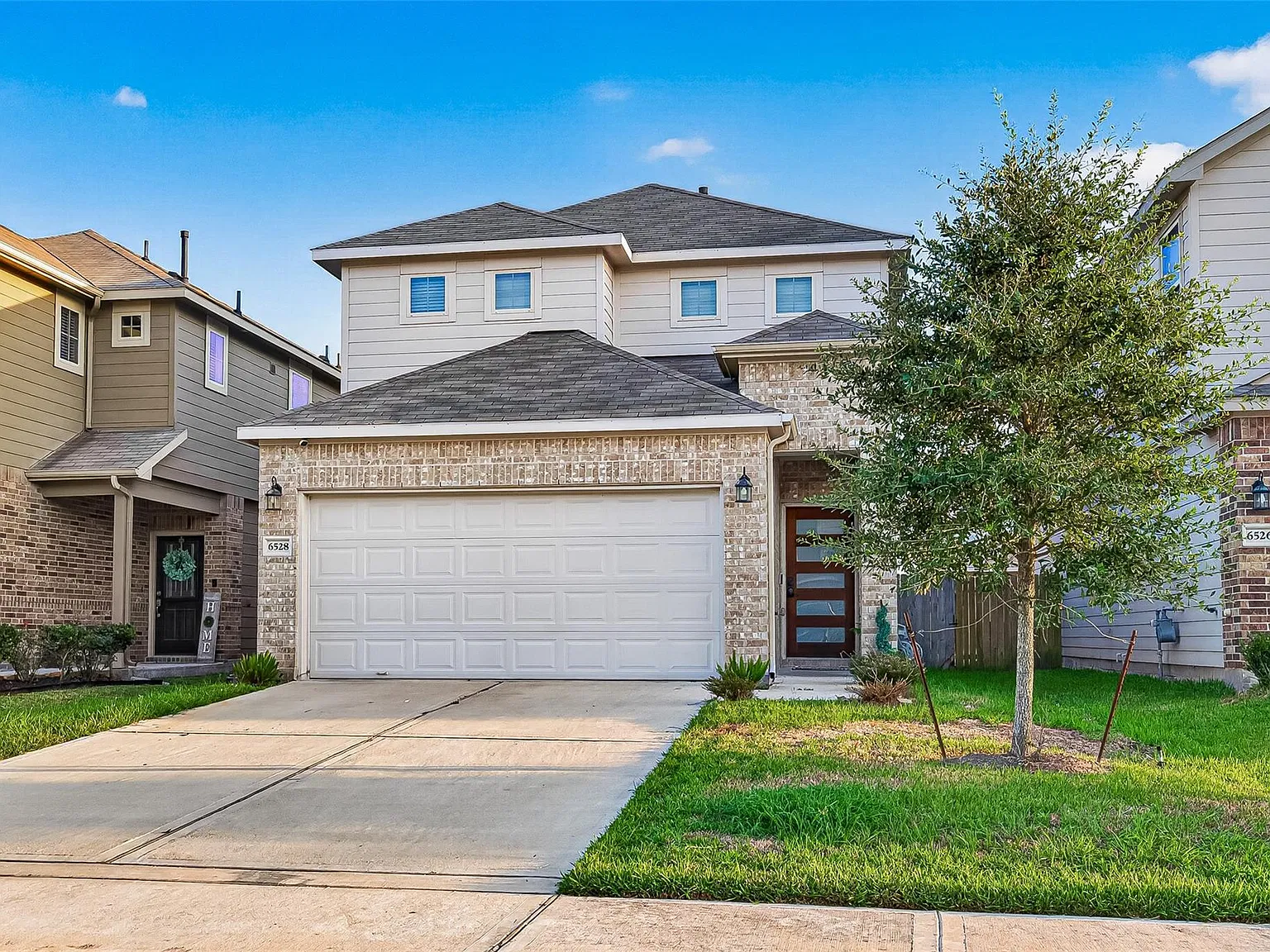 3 bed, 2.5 bath, 1936 sqft, $2,050 — Photo 2