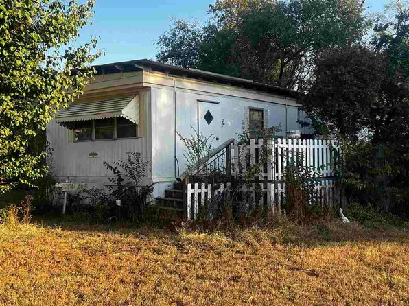 145 Carson Ave, Blackwell, OK 74631